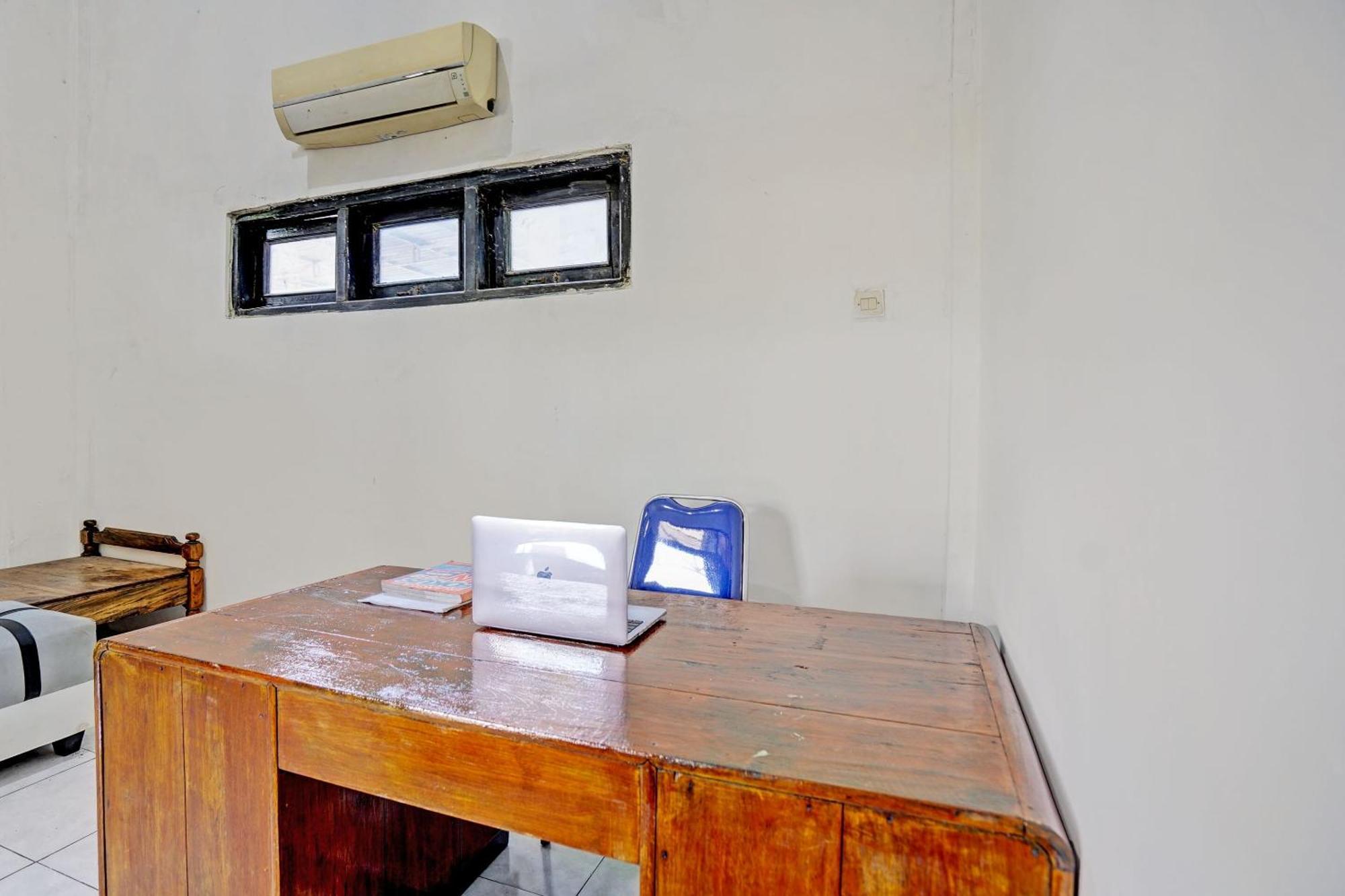 Oyo Life 93037 Nova Jaya Homestay Syariah Lamongan Exterior photo