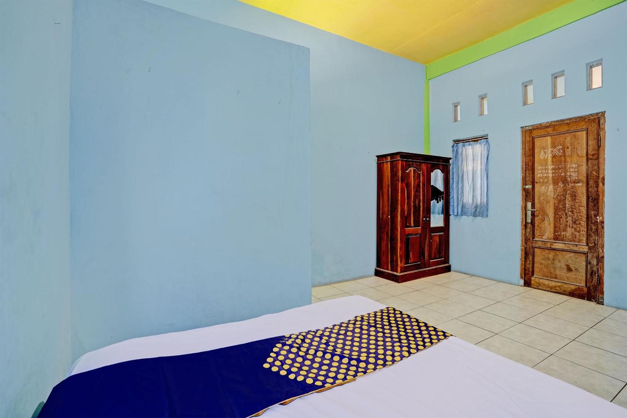 Oyo Life 93037 Nova Jaya Homestay Syariah Lamongan Exterior photo